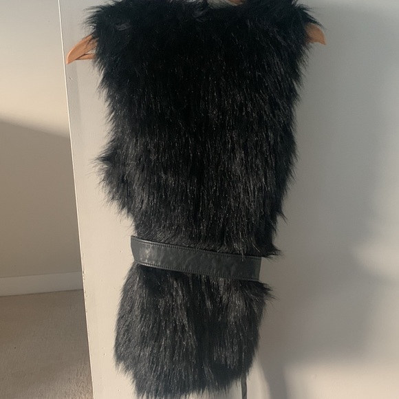 H&M fur vest - Picture 3 of 8